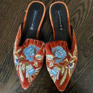 Size 8.5 Steve Madden velvet flats